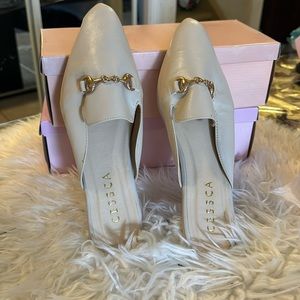 FLAT TRIANGLES TOE MULE SIZE 8 NEW NEVER WORN